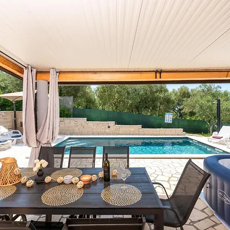 Pendolina Mit Privatem Pool Und Jacuzzi * Buroli