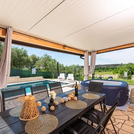 Pendolina Mit Privatem Pool Und Jacuzzi 度假居