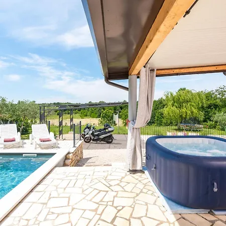 Pendolina Mit Privatem Pool Und Jacuzzi 度假居