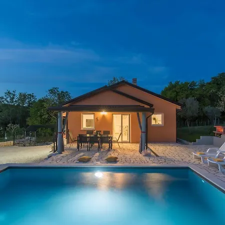 Pendolina Mit Privatem Pool Und Jacuzzi Nyaraló