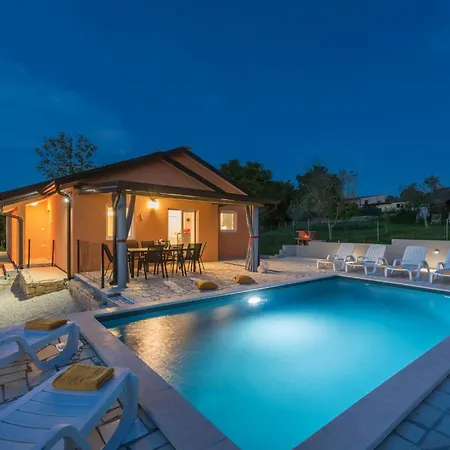 Pendolina Mit Privatem Pool Und Jacuzzi