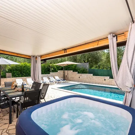 Pendolina Mit Privatem Pool Und Jacuzzi Buroli