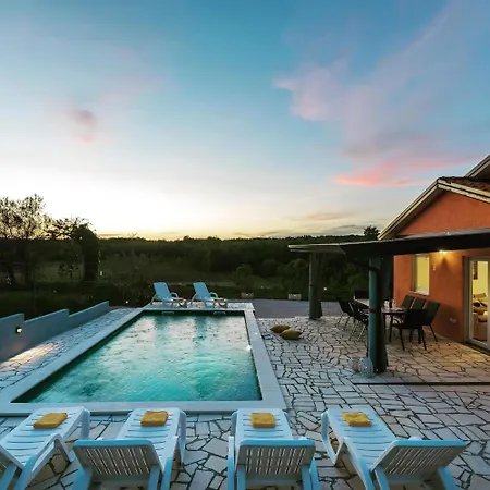 Pendolina Mit Privatem Pool Und Jacuzzi *